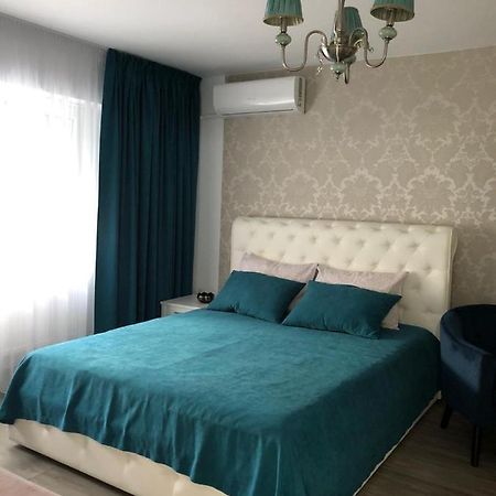 Tudor Apartment Брэила Экстерьер фото