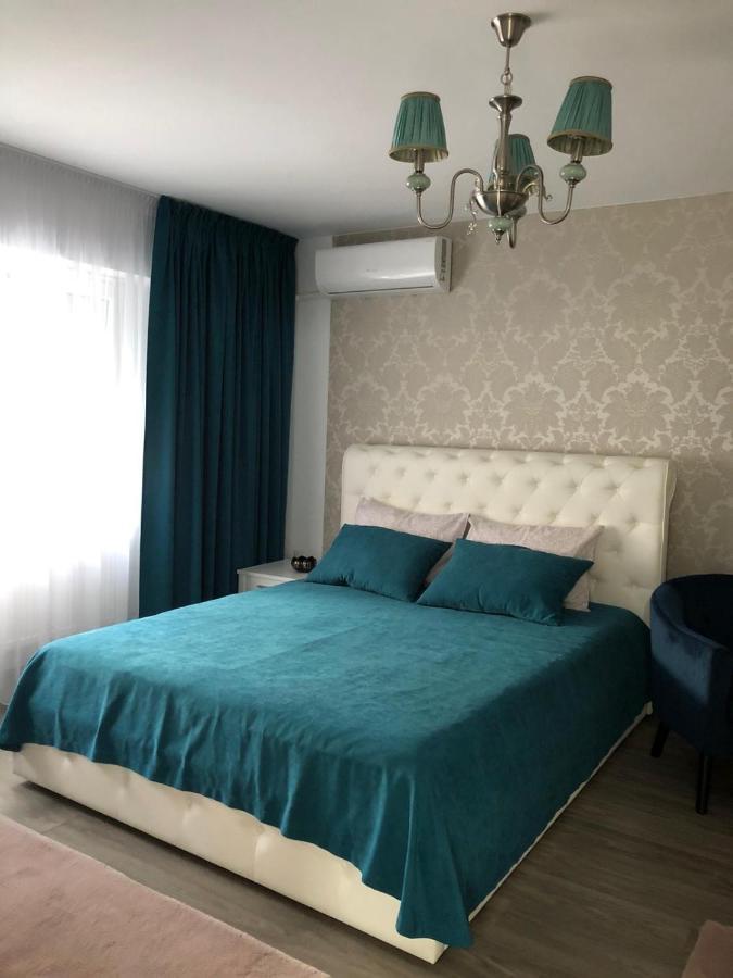 Tudor Apartment Брэила Экстерьер фото